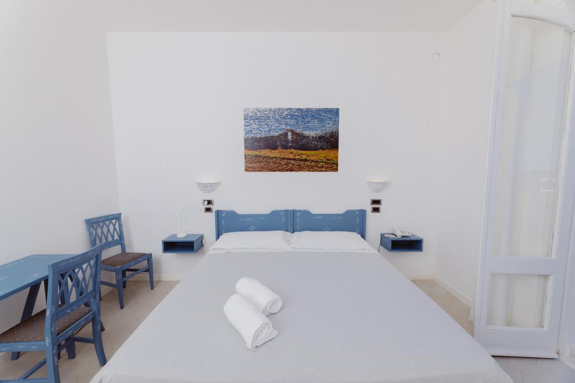 Hotel La Roccia Castro  Zimmer foto